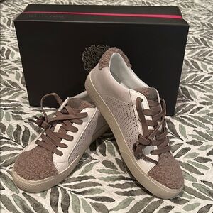 Vince Camuto tennis shoess